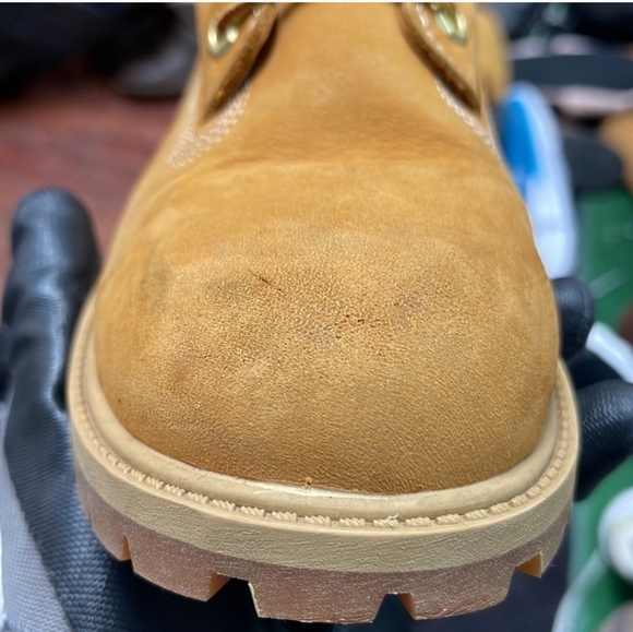 Traditional Wheat Timberland Boots - Youth Size: 6.5 - Picture 5 of 8